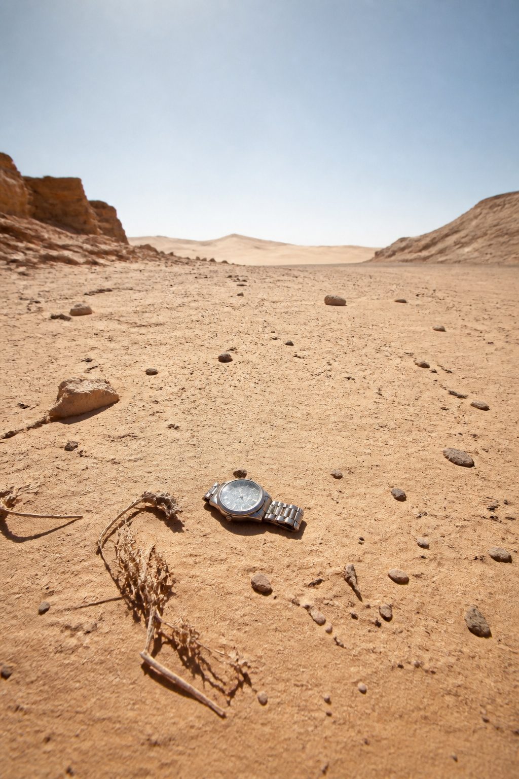 An image illustrating the limitations of using a watch as a compass.