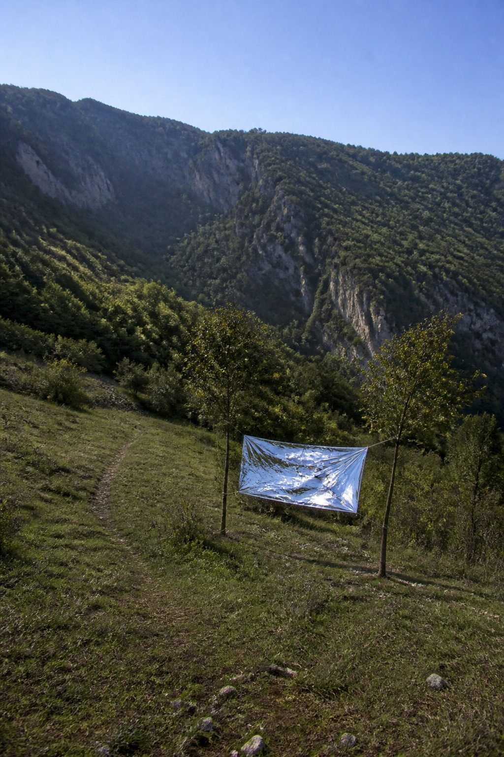 Mylar Blanket Uses: 38 Practical Ideas for Emergencies & Daily Life (2026) 10 A mylar blanket used to create reflective signals in the outdoors.